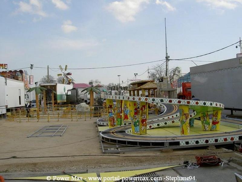 Foire-du-Trone-2005-montage-2005-320