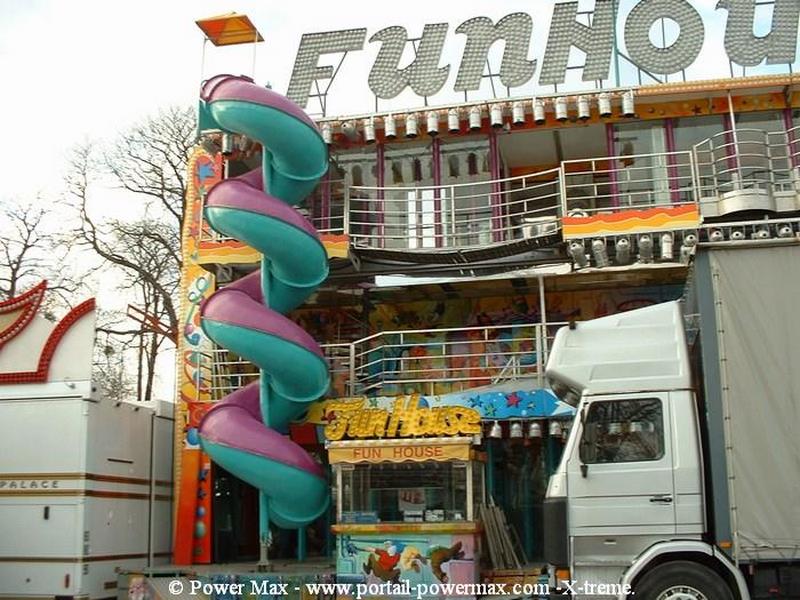 Foire-du-Trone-2005-montage-2005-468
