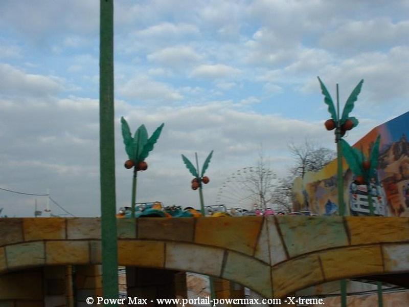Foire-du-Trone-2005-montage-2005-473