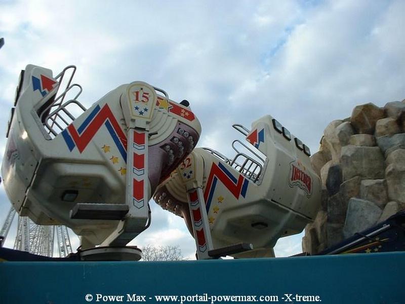 Foire-du-Trone-2005-montage-2005-487
