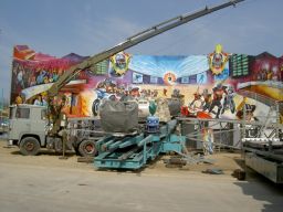 Foire-du-Trone-2005-montage-2005-280