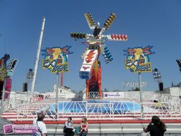 Paris-Foire-du-Trone-2011-100