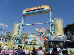 Paris-Foire-du-Trone-2011-114