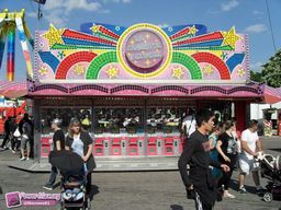 Paris-Foire-du-Trone-2011-115