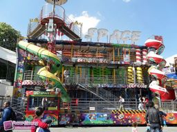 Paris-Foire-du-Trone-2011-129