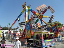 Paris-Foire-du-Trone-2011-25