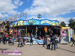 Paris-Foire-du-Trone-2012-128